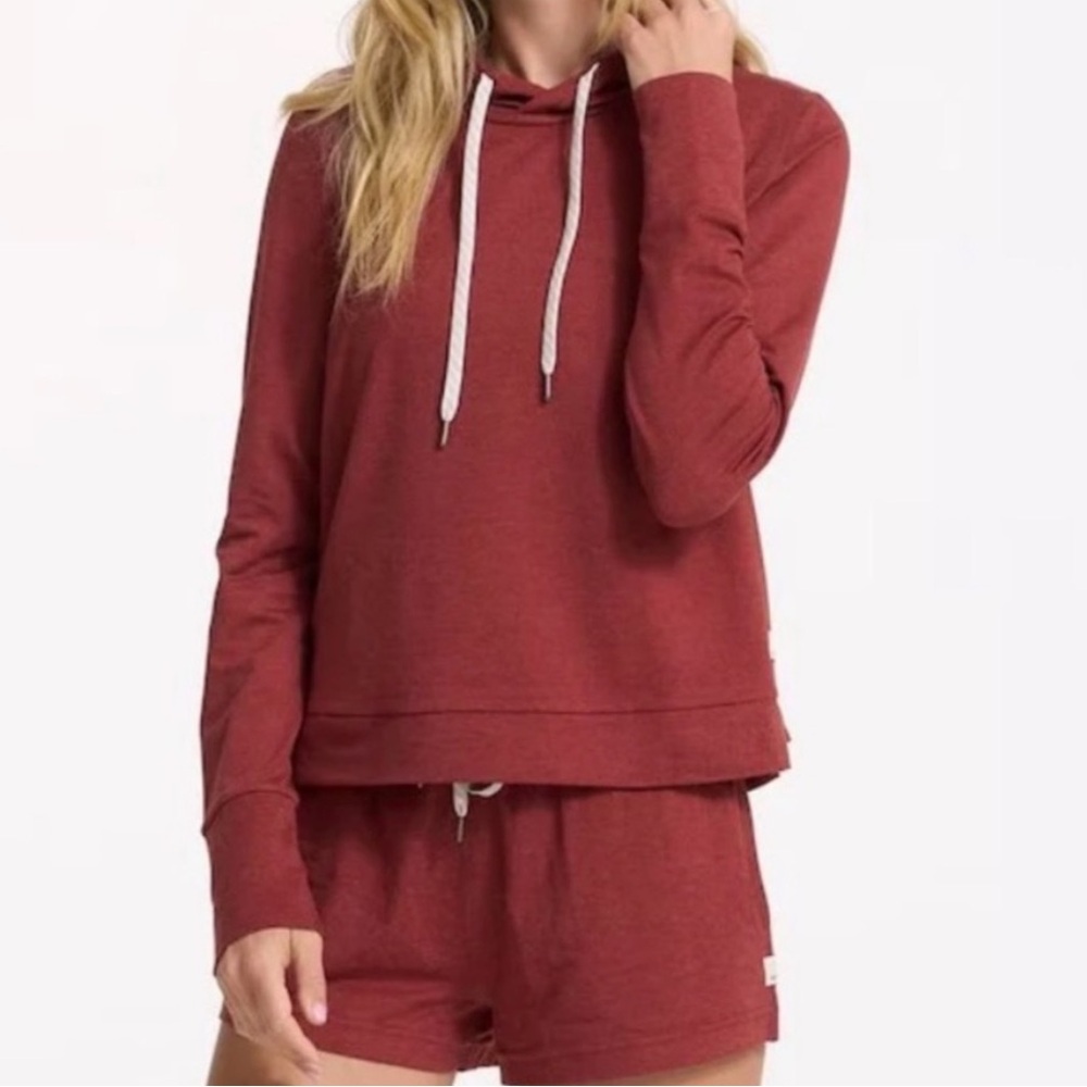 Vuori Women's Halo Essential Currant Heather Hoodie
